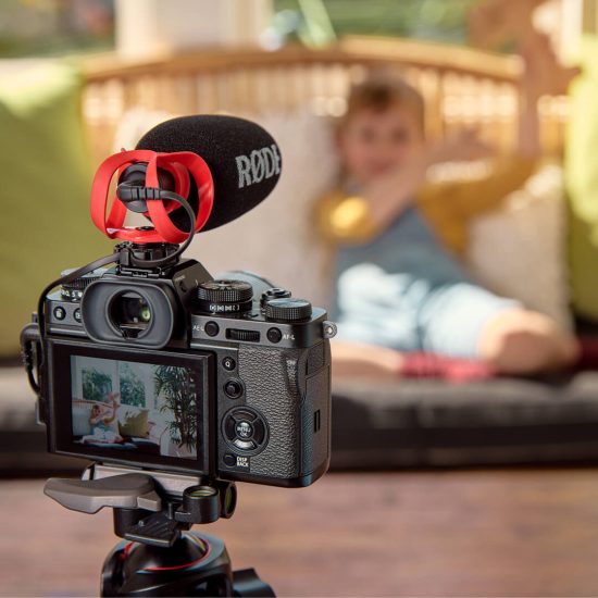 images_page_2105_modules_7038_rode-videmicro-II-mona-vale-kid-couch-close-up-foamy-8192x5464-rgb-1080x1080-4f537d6