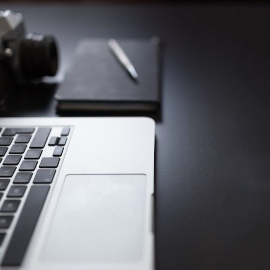 macbook-923975_1280