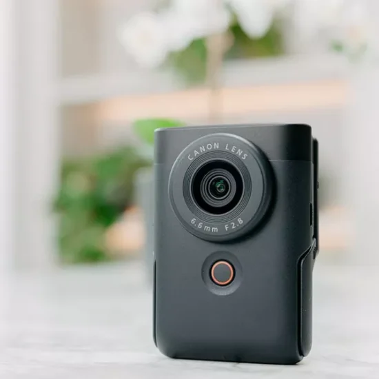 powershot-v10-black-ambient-1x3a4268_215d911beb0249b8ad5bf813a616fec5